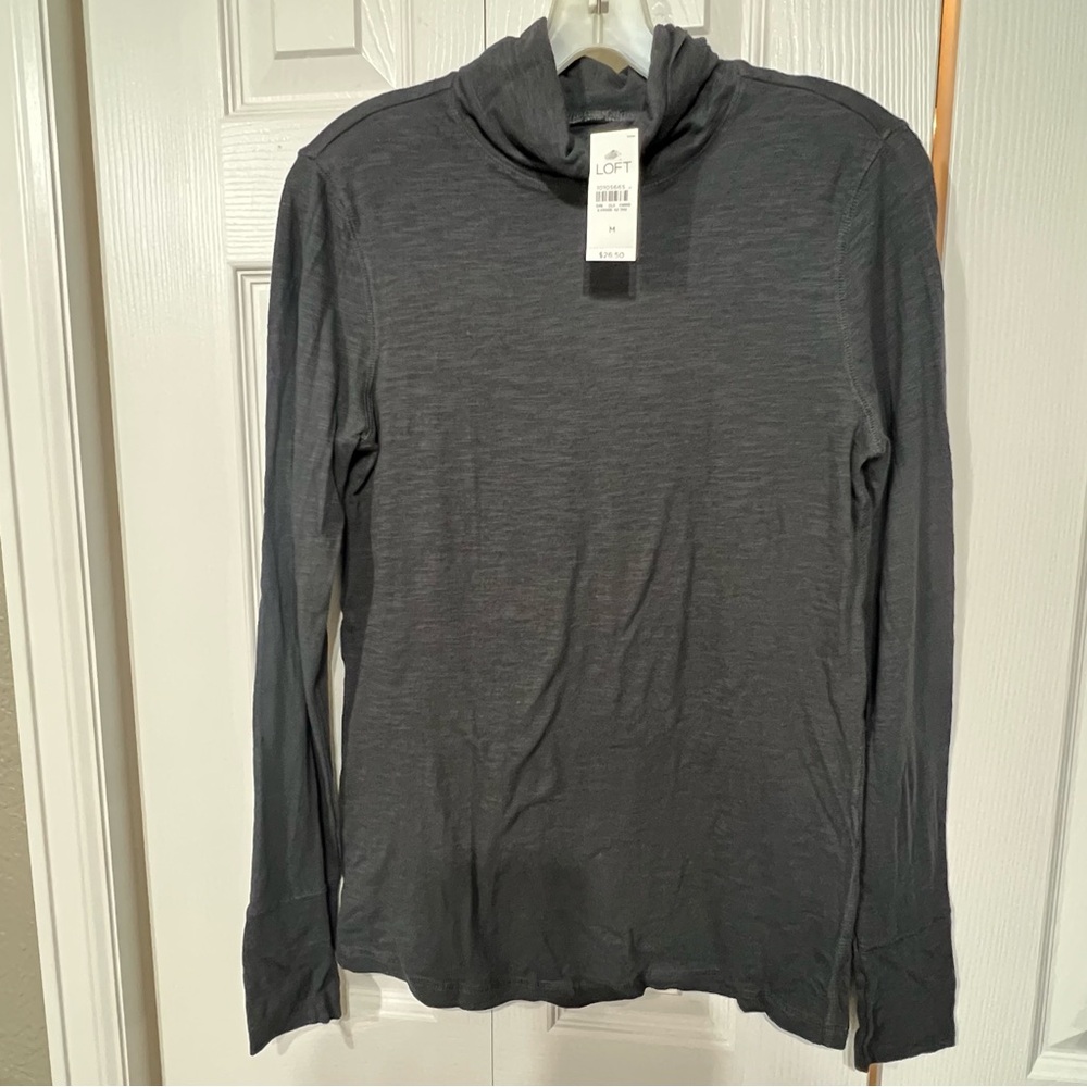 LOFT Turtle Neck Top Wm M Long Sleeve Lightweight Cotton Layer Gray NWT Casual